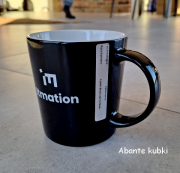 czarny kubek