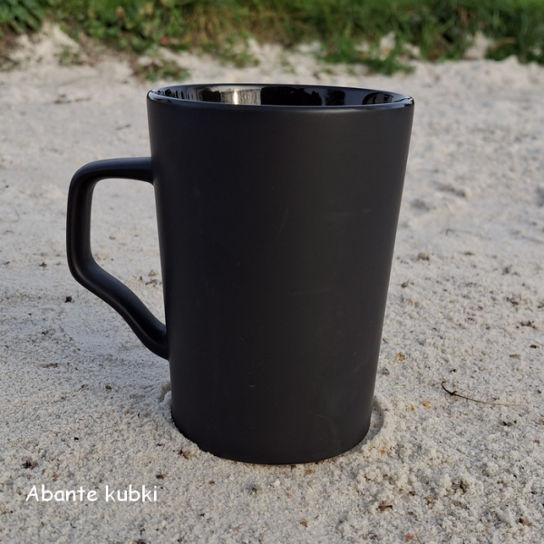 czarne kubki