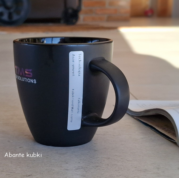 czarny kubek
