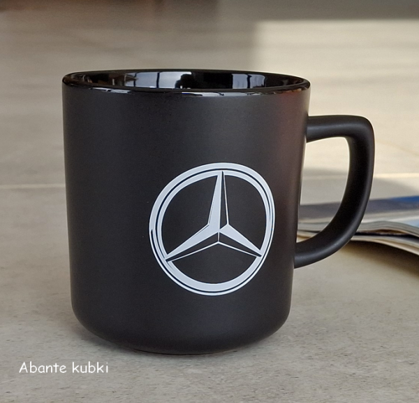 czarny kubek
