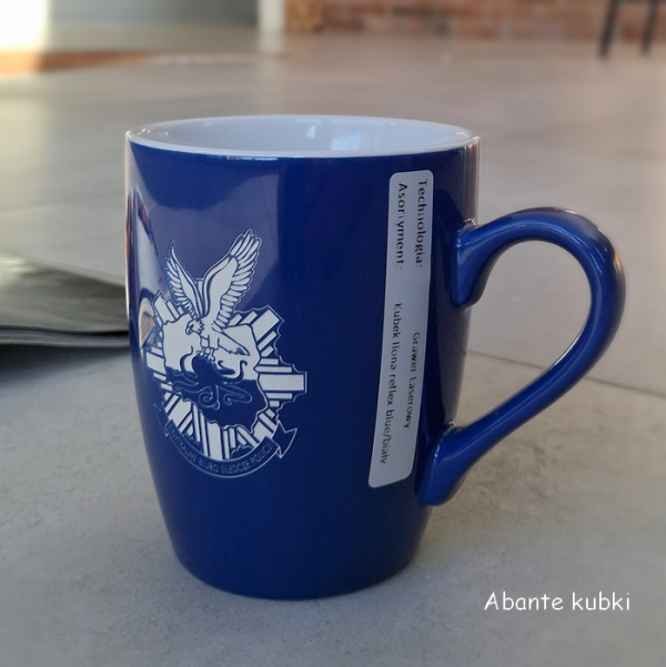 niebieski kubek