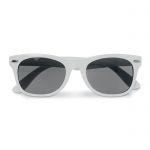 Białe okulary przeciwsłoneczne